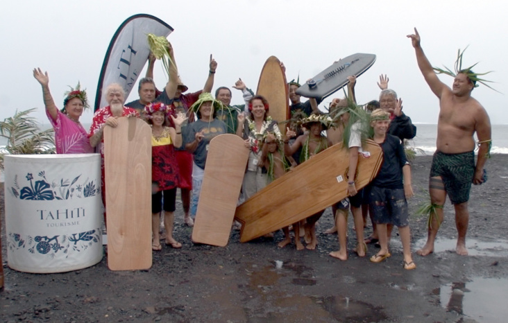 Vidéo - Le surf traditionnel en démonstration • TNTV Tahiti Nui Télévision