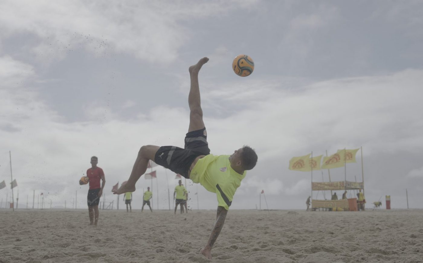 Equipe Tiki Toa treinando forte na praia de Copacabana, no Brasil • TNTV Tahiti Nui Télévision