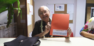Gaston Flosse s'inscrit sur les listes électorales de Papeete