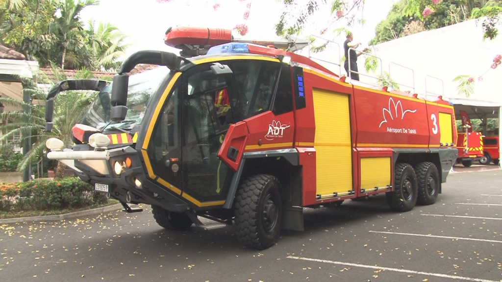 Les pompiers de Punaauia dans un calendrier sexy, pour la bonne cause •  TNTV Tahiti Nui Télévision